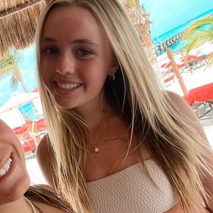 Meet your Posher, Anna claire